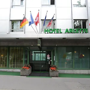 Arlette Beim Hauptbahnhof Zürich